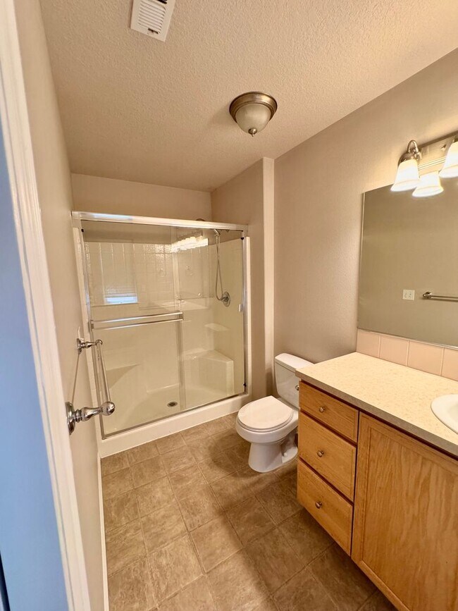 Building Photo - Beautiful Pet Friendly South Corvallis Home