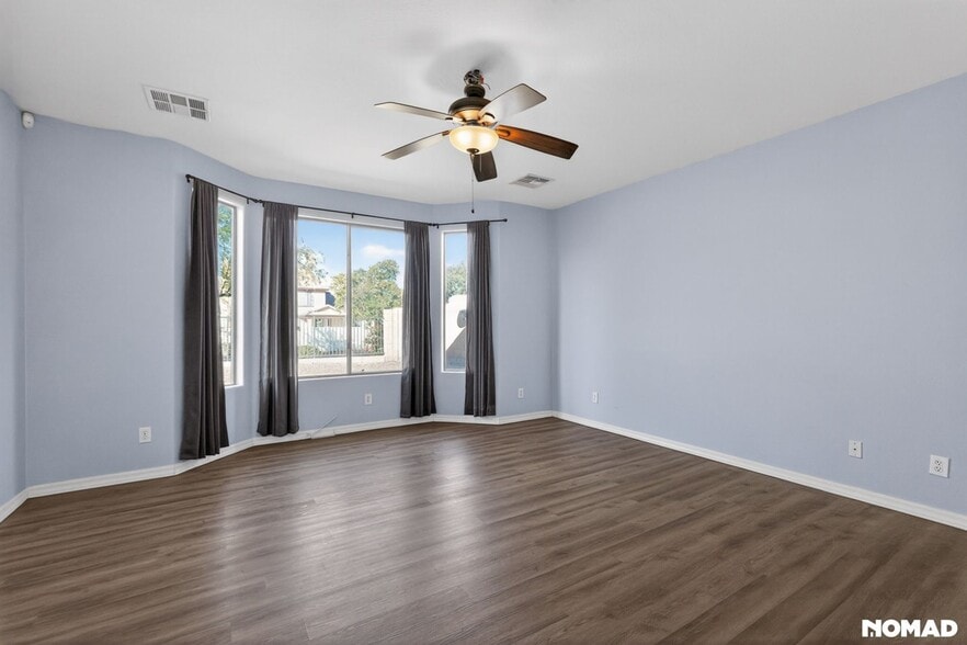 Building Photo - 2140 W Desert Ln