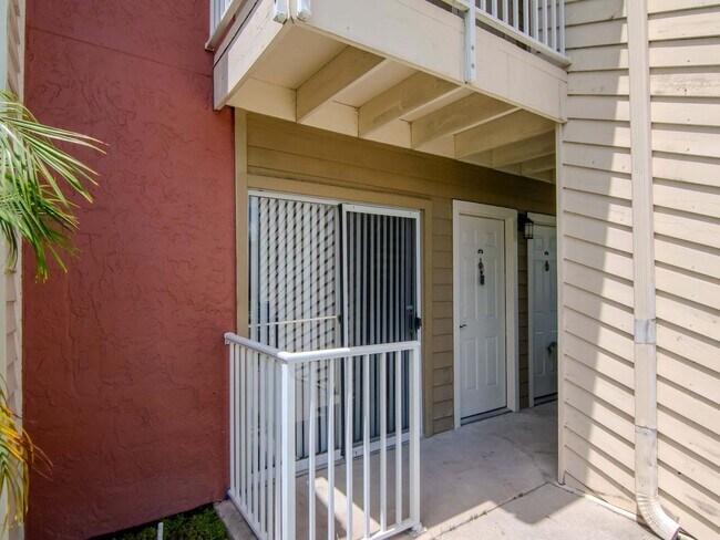 Building Photo - Remodeled Ground Floor 1 Bedroom 1 Bath Fo...