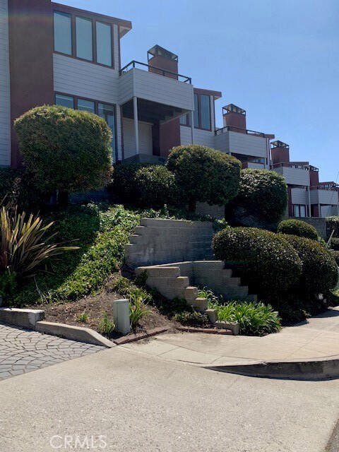 Building Photo - 404 Calle Miramar