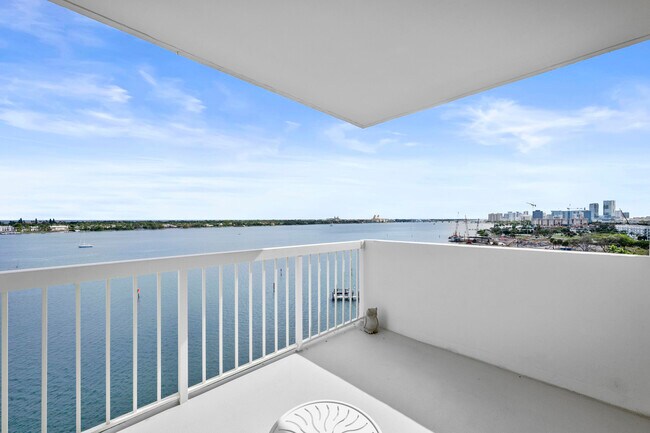 Building Photo - 2600 N Flagler Dr