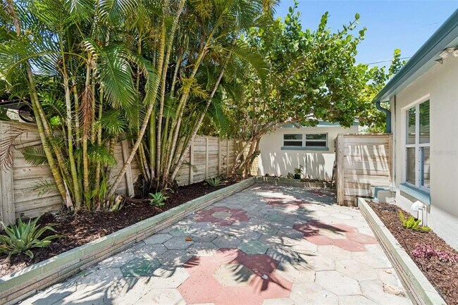 Building Photo - 8125 Bayshore Dr
