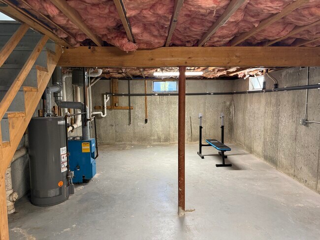 Building Photo - 214 Grosvenor Ave
