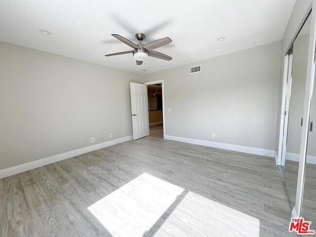 Building Photo - 10758 Cozycroft Ave