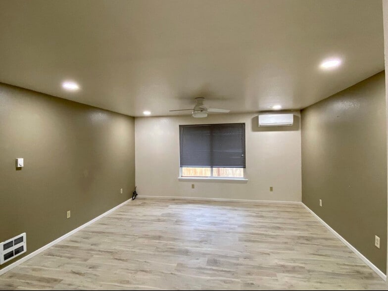 Building Photo - 10732 20th Pl W