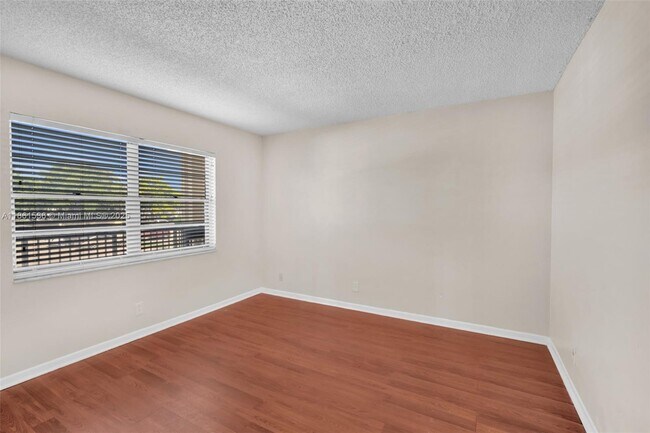 Building Photo - 6575 W Oakland Park Blvd