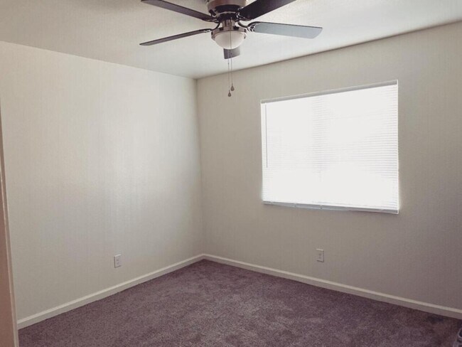 Building Photo - Courtyard II