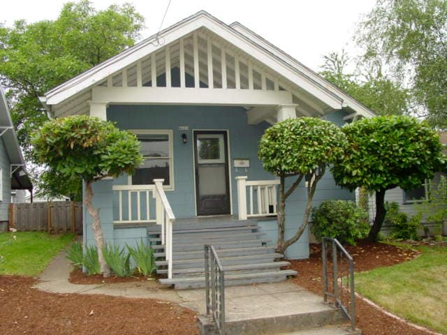 Primary Photo - 4611 NE 32nd Ave