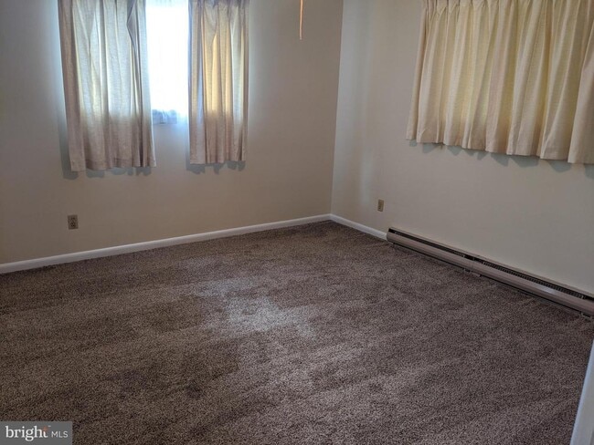 Building Photo - 1995 PA-212