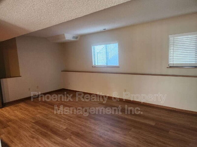 Building Photo - 146 Lois Dr