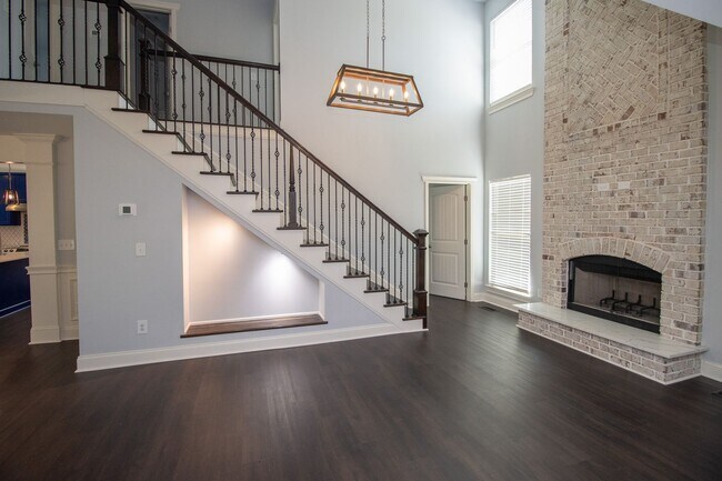 Building Photo - Charming 3-Bed, 3.5-Bath Home Near Augusta...