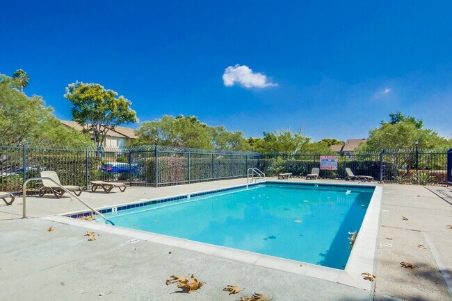 Building Photo - Charming 2BR Home with Attached Garage, Private Patio and a Friendly Community!