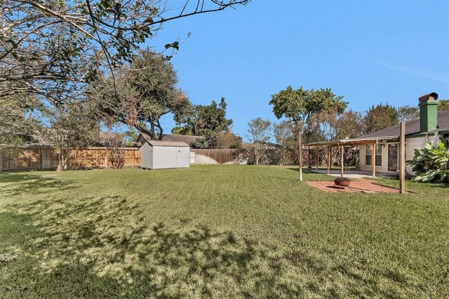 Building Photo - 13650 Cherrydown St