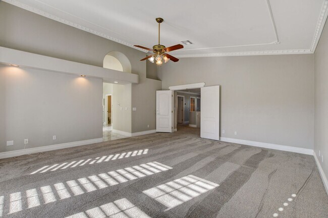 Building Photo - COMING SOON!! $1000 off 1st months Rent Guard-Gated Golf Course Living on the 14th Green!