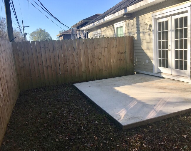 Building Photo - 133 Lakewood Dr
