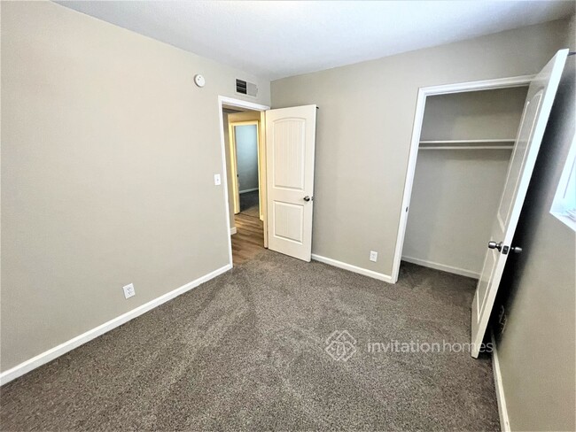 Building Photo - 409 N Central Dr