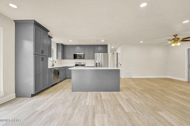 Building Photo - 5204 Park St