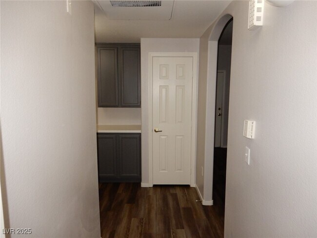 Building Photo - 75 N Valle Verde Dr