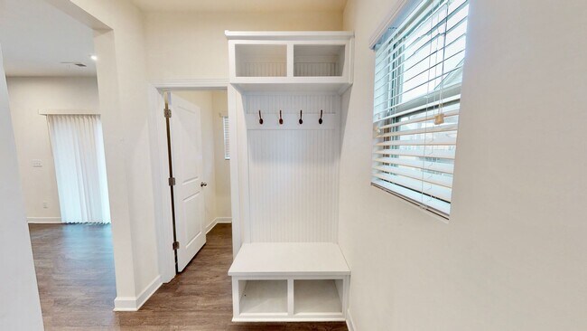 Building Photo - 4500 Collingham Dr