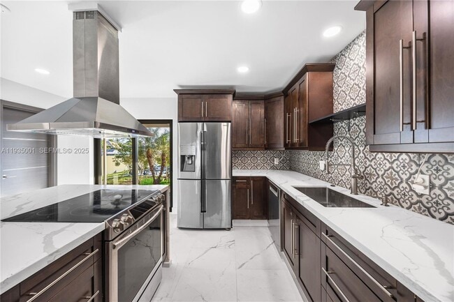 Building Photo - 218 SE 2nd St