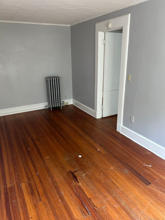 Building Photo - 54 Bradley Ave