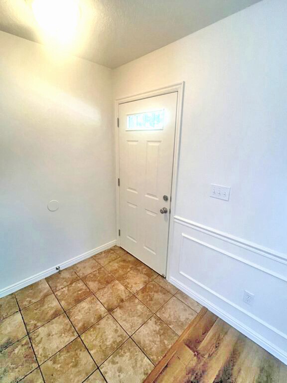 Building Photo - 1228 E 800 N