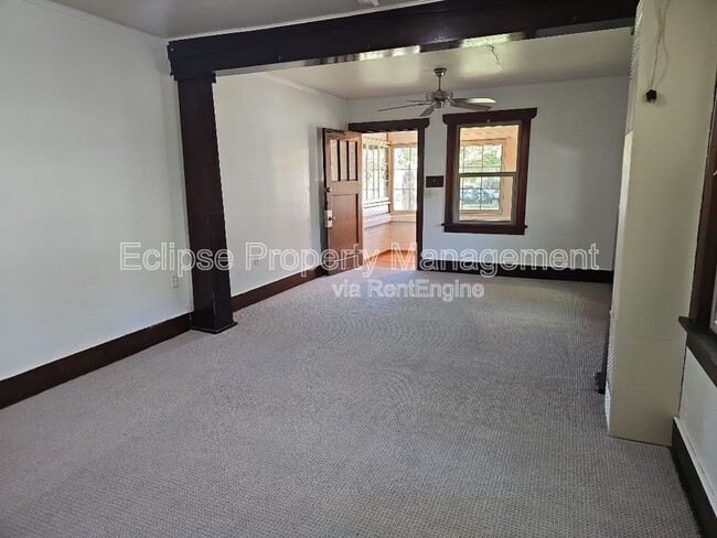 Building Photo - 204 Edison Ave