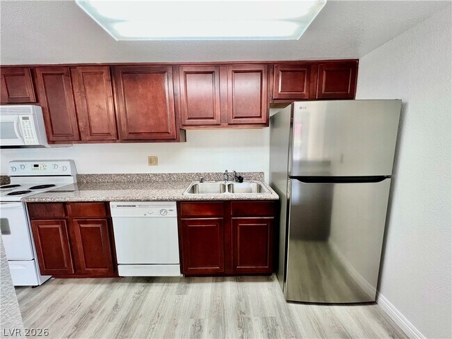 Building Photo - 4380 Sandy River Dr