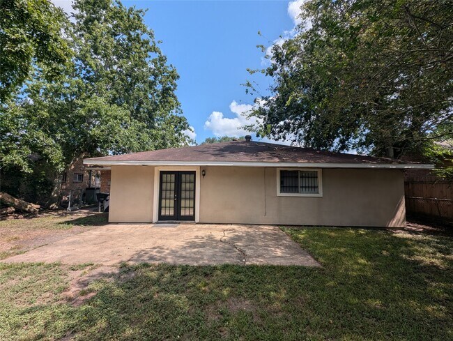 Building Photo - 5203 Heathercrest Dr