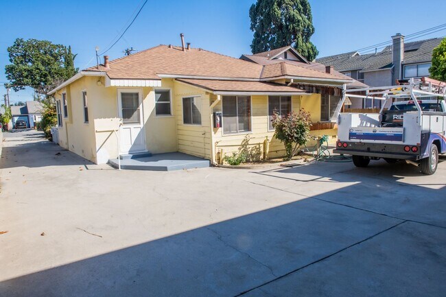 Building Photo - 2nd St., 829-831