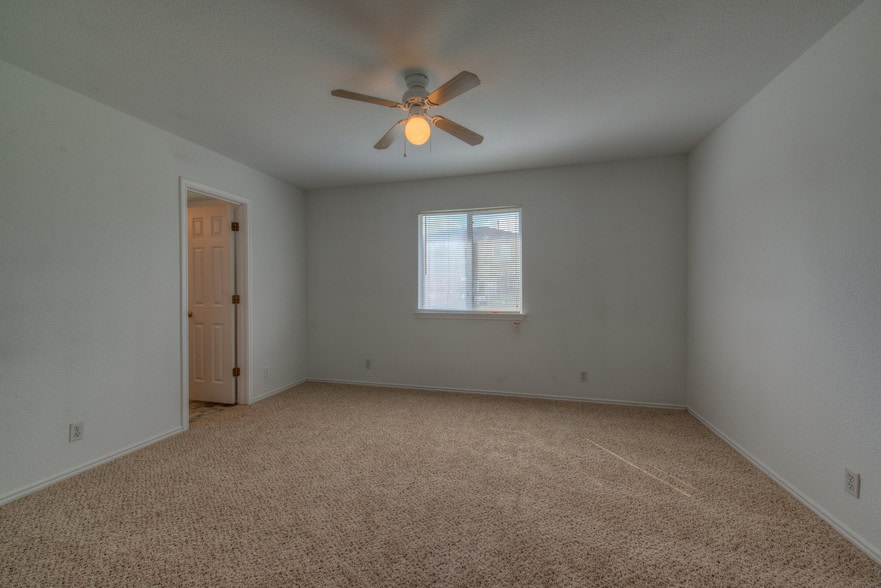 Building Photo - 8433 Alum Rock Dr