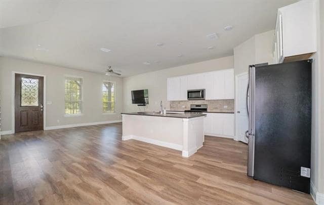 Building Photo - 7609 Sunset Blvd