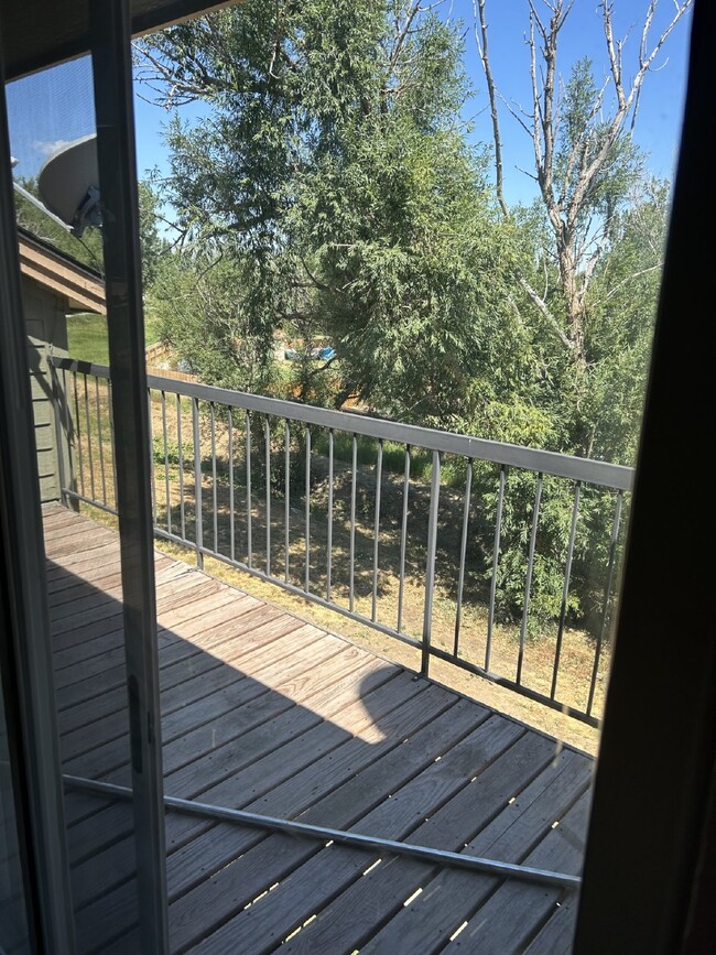 Building Photo - Charming Chestnut Condo!  AVAILABLE NOW!