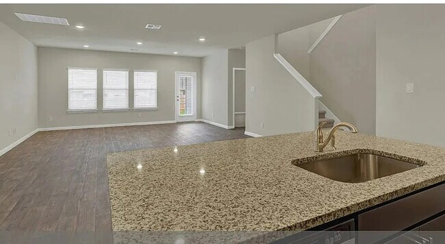Building Photo - Room in House on Bethpage Dr