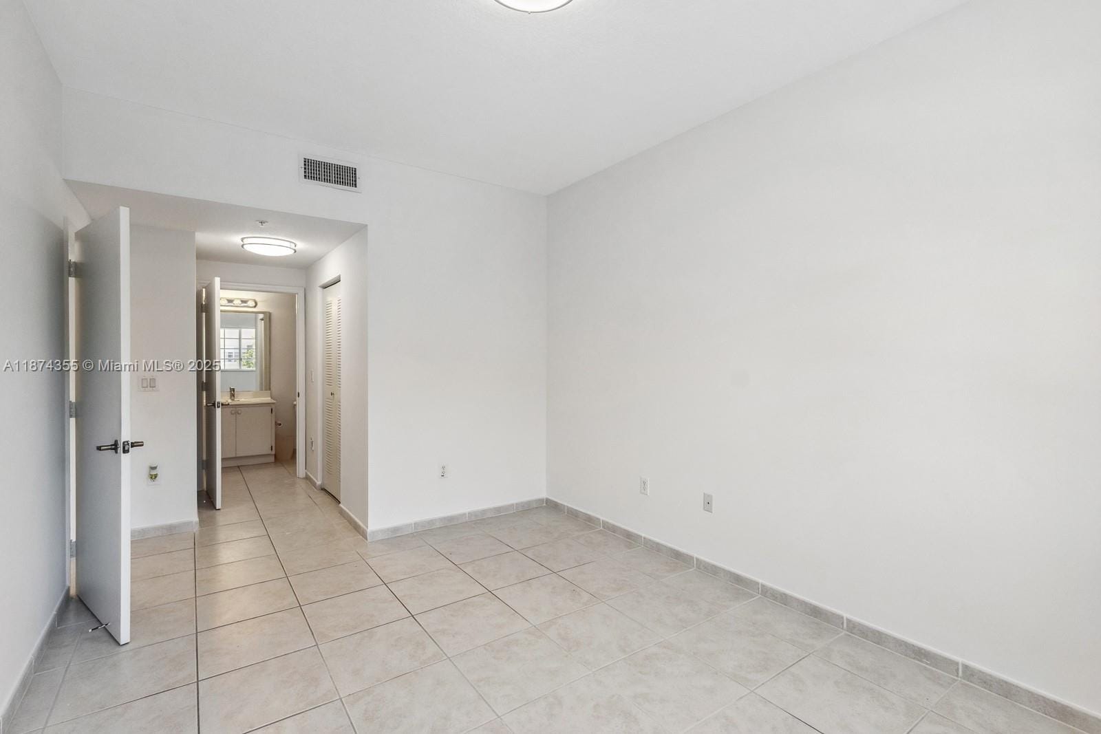 Building Photo - 7270 NW 114th Ave