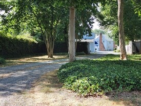 Building Photo - 463 Montauk Hwy