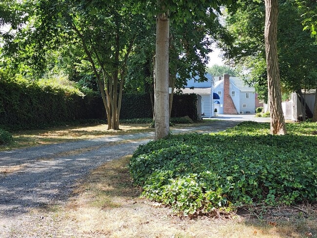 Building Photo - 463 Montauk Hwy