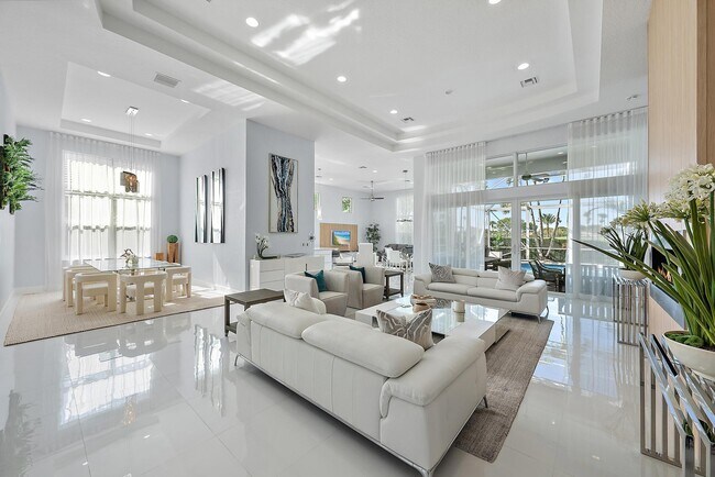 Building Photo - 8988 Lakes Blvd