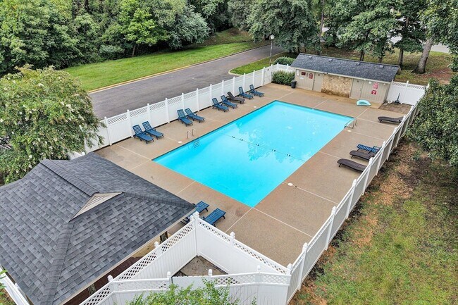 Building Photo - 7007 Oak Ct