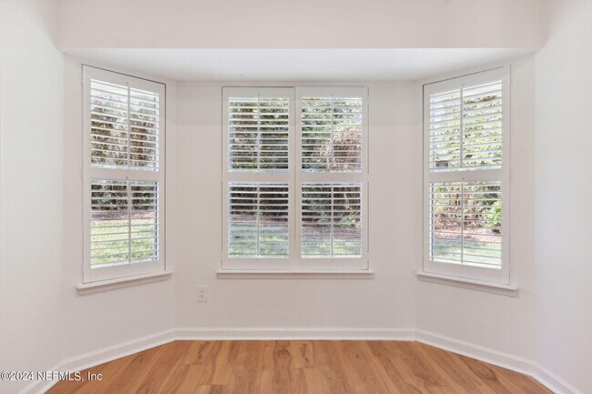 Building Photo - 1181 Westwood Dr