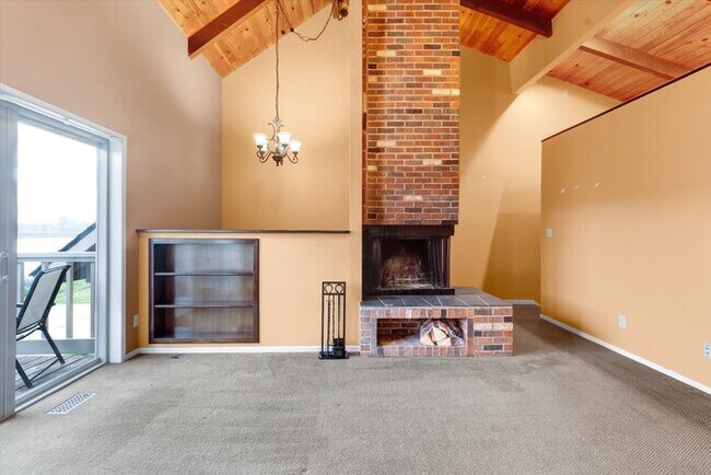 Building Photo - RIVERFRONT CONDO IN LONGVIEW