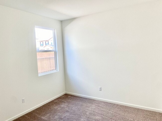 Building Photo - Spacious 4-Bed, 2-Bath Single-Level Home Near Boris Elementary