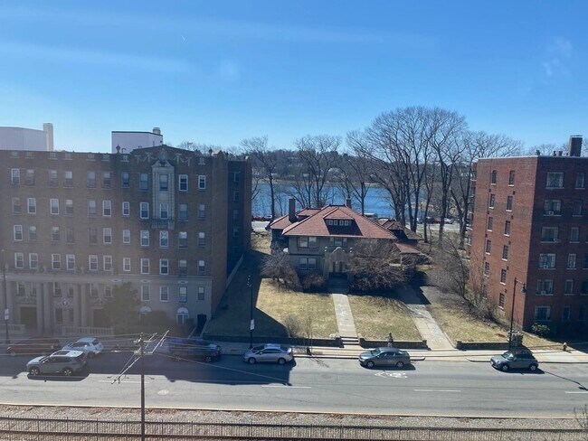 Building Photo - 1933 Commonwealth Ave