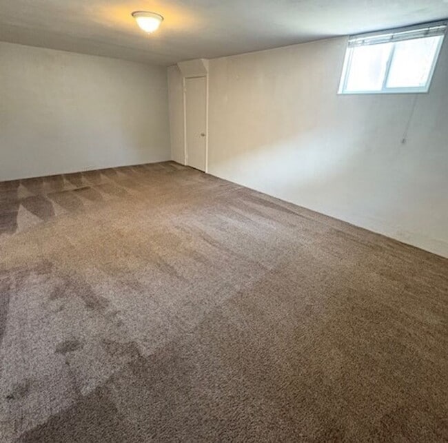 Building Photo - 3 Bedroom Duplex in Sugarhouse!