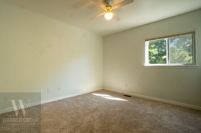Building Photo - 590 Crosstrail Dr