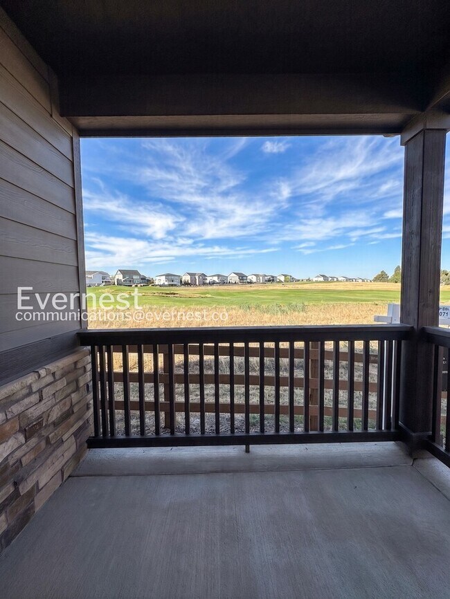Building Photo - 4 bed/2.5 bath Stunning Single Family Home with Modern Amenities