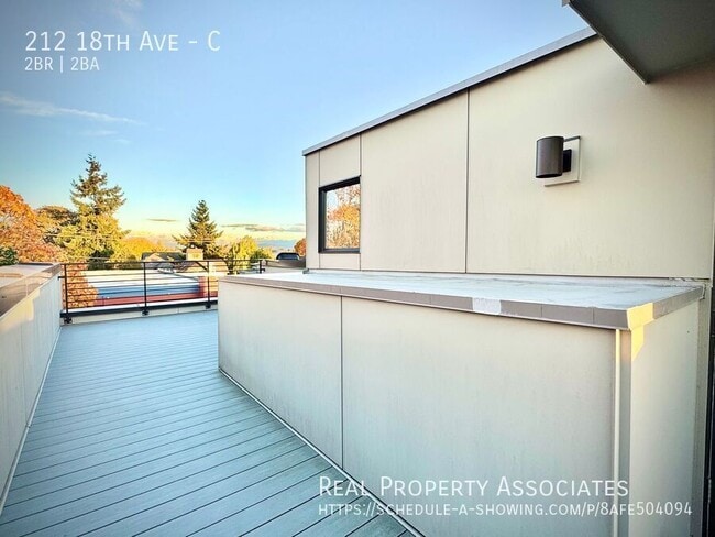 Building Photo - 212 18th Ave