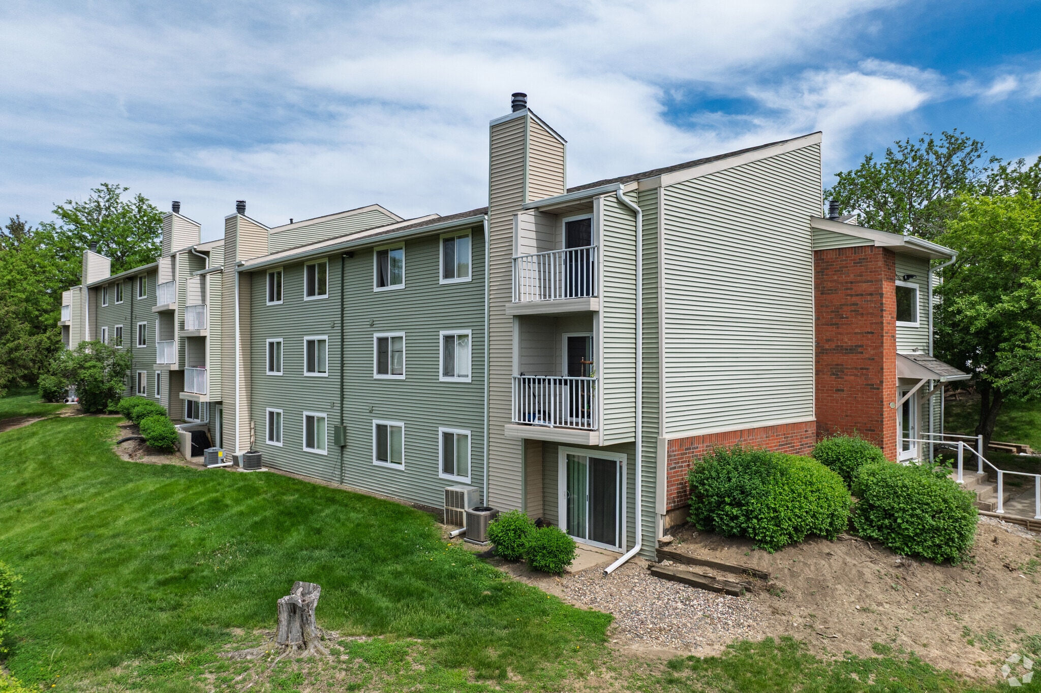 Building Photo - Winding Hills Apartments