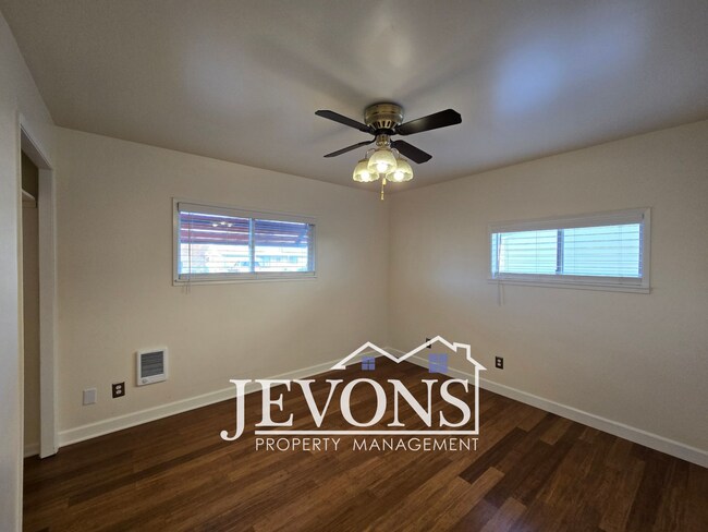 Building Photo - Move-in special: Get $500 off your first month’s rent!