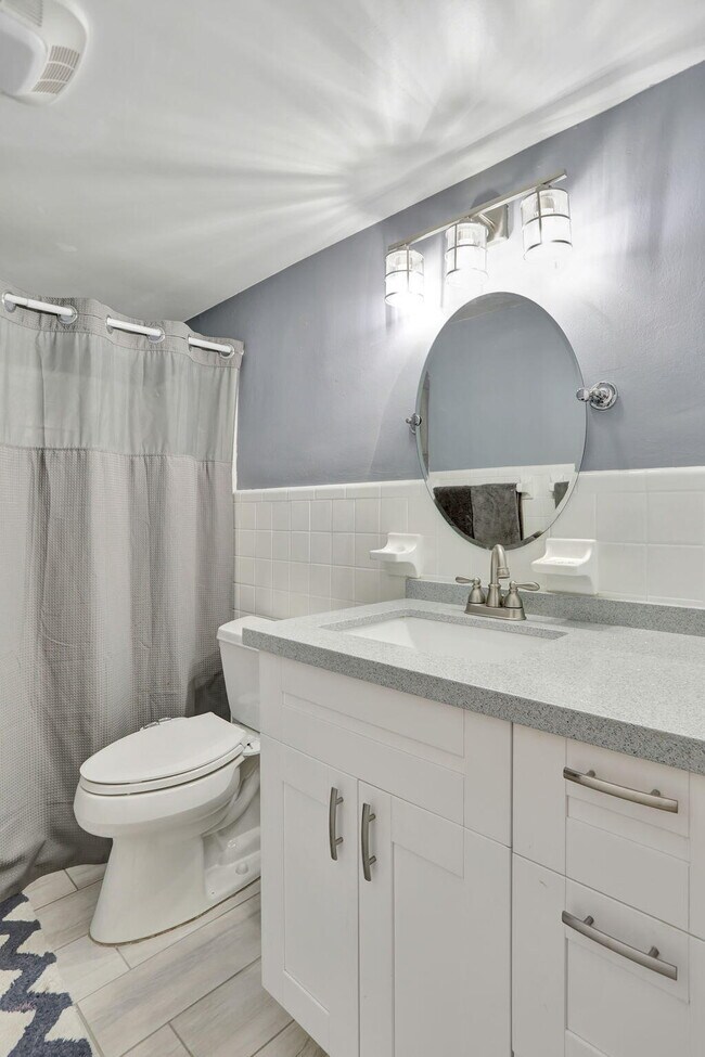 Building Photo - 2800 NE 28th St